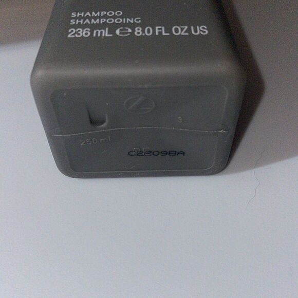 Living Proof PHD Shampoo - Picture 4 of 4